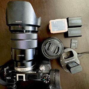 Sony Nex 6. 2 lenses 4 batteries + charger E PZ 18-105mm F4 G OSS + E 3.5-5.6 pz